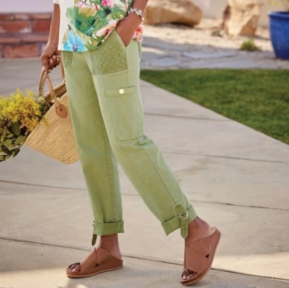 Soft Surroundings Pants - NWT Soft Surroundings Mara Vista Eyelet Crop Pants Tarragon Green Size M 10/12